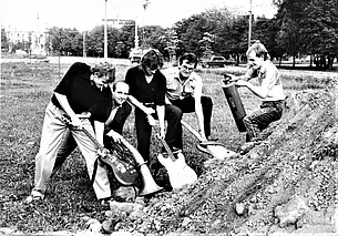 Однажды в Могилеве. «Генсеки умирают, в стране траур, а у нас свадьба…»