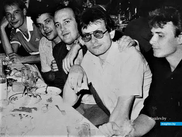 Голодный музыкант – плохой музыкант. За банкетным столом.