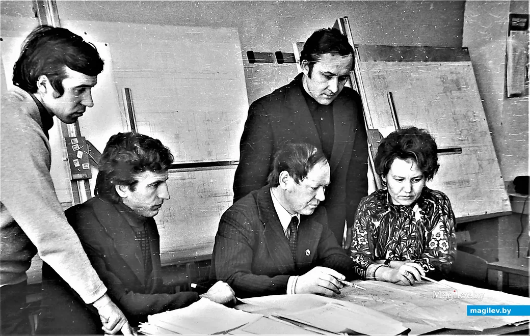  1970-е годы, Могилев. Сотрудники отдела главного сварщика лифтостроительного завода.