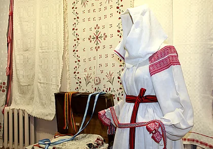 К праздничному столу. Выставка скатертей работает в этнографическом музее Могилева