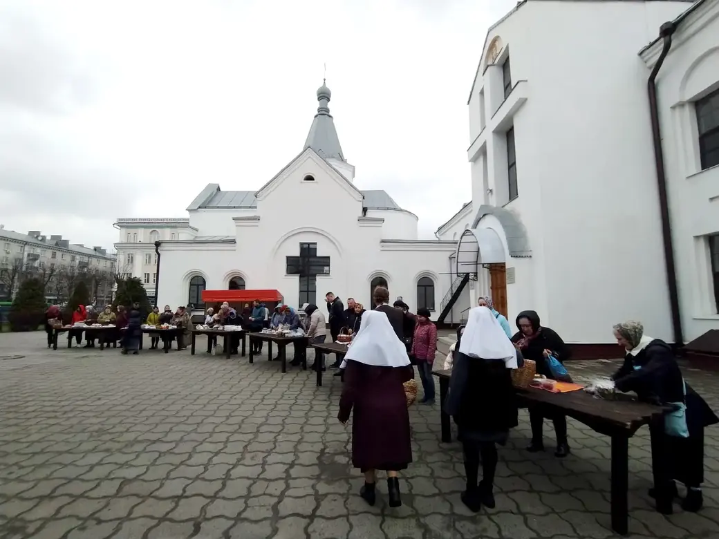 23.04.2022 г. Могилев, Собор Трех Святителей. Освящение пасхальной снеди