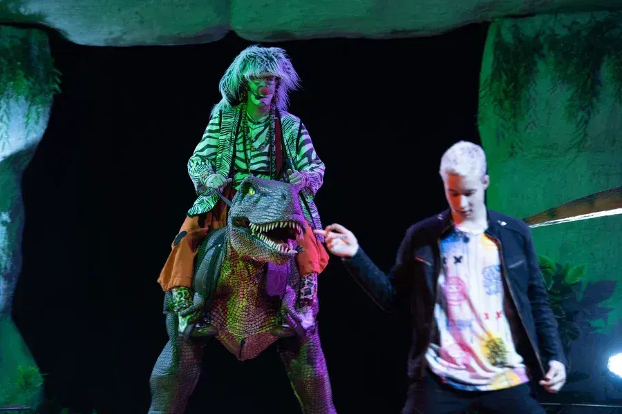 24.04.2022 г. Артисты цирка-шапито Sirius дают представление в Могилеве