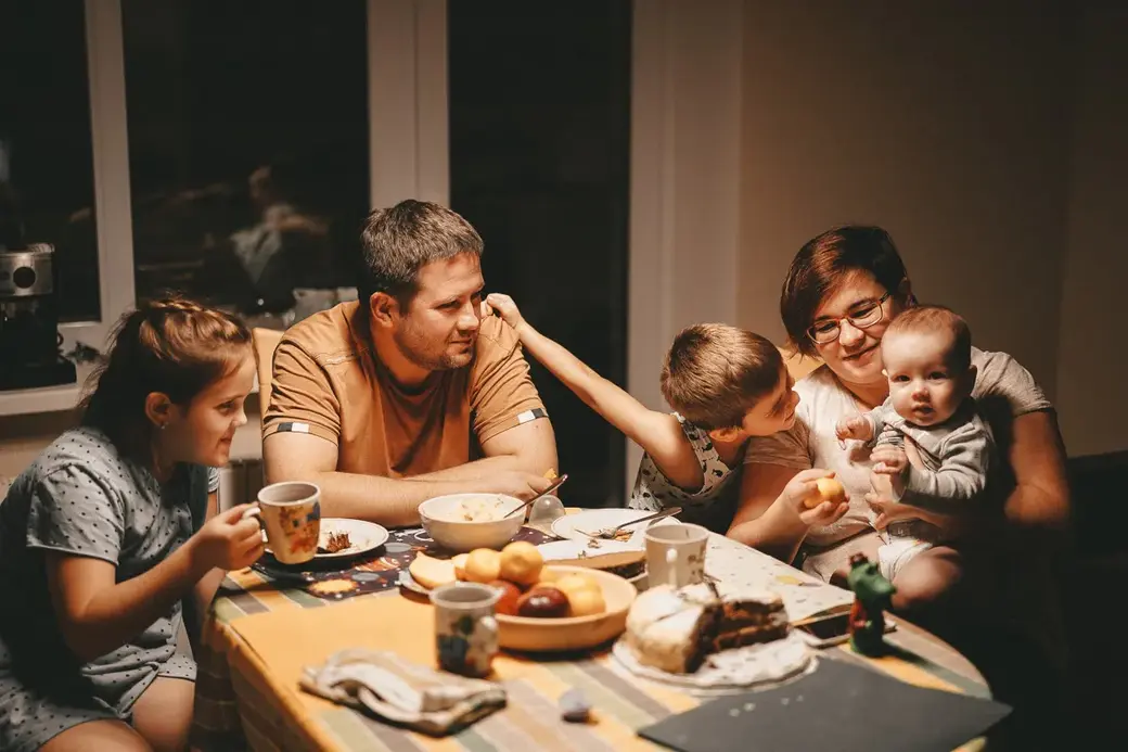 Семья Юркевичей - дружная, и все свободное время дети и взрослые стараются проводить вместе