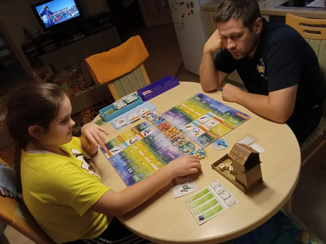 Варя с папой "сражается" не на шутку...