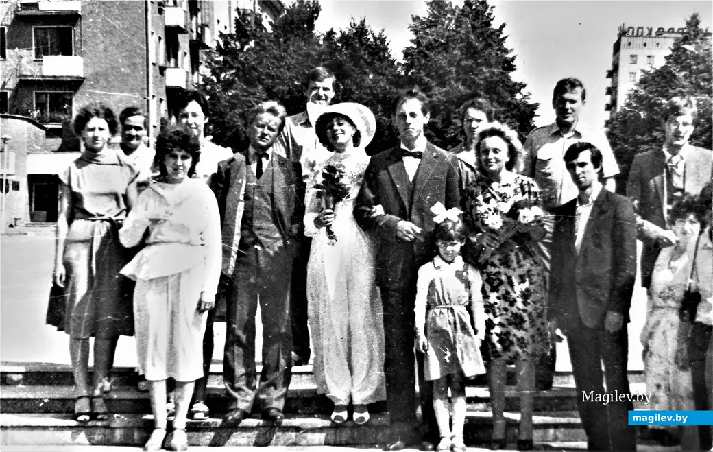Город всегда на стороне его жителей. Особенно в дни свадеб. Могилев, 1970-е.