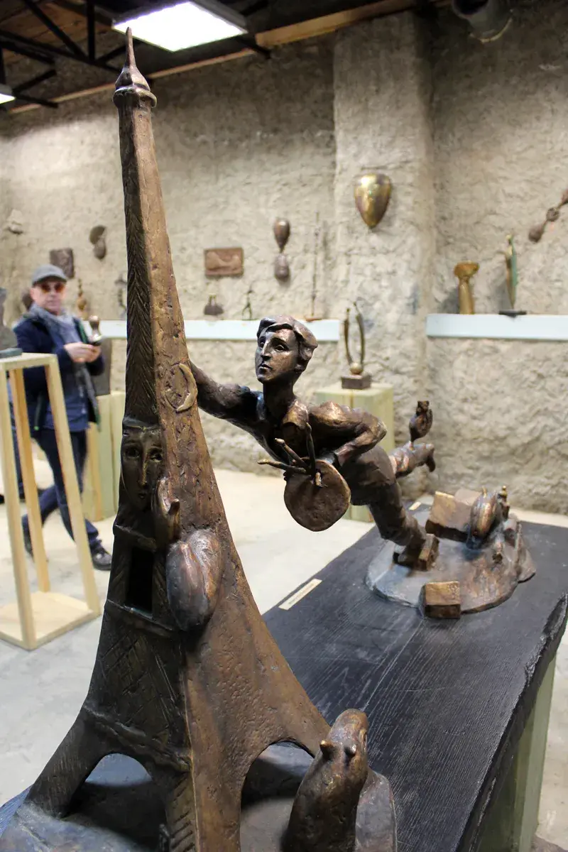 Композиция «Шагал. Витебск. Париж» Андрея Воробьева. Выставка работ скульптора в галерее Андрея Воробьева. Апрель 2022 год.