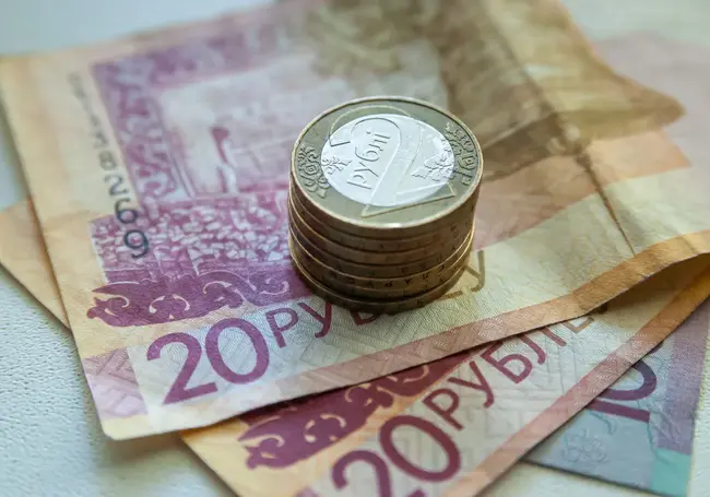 Минтруда прогнозирует рост зарплаты бюджетников на 16% в этом году