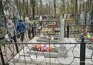 Посетить на Радуницу кладбища в зоне отчуждения можно без пропуска. Но есть нюансы