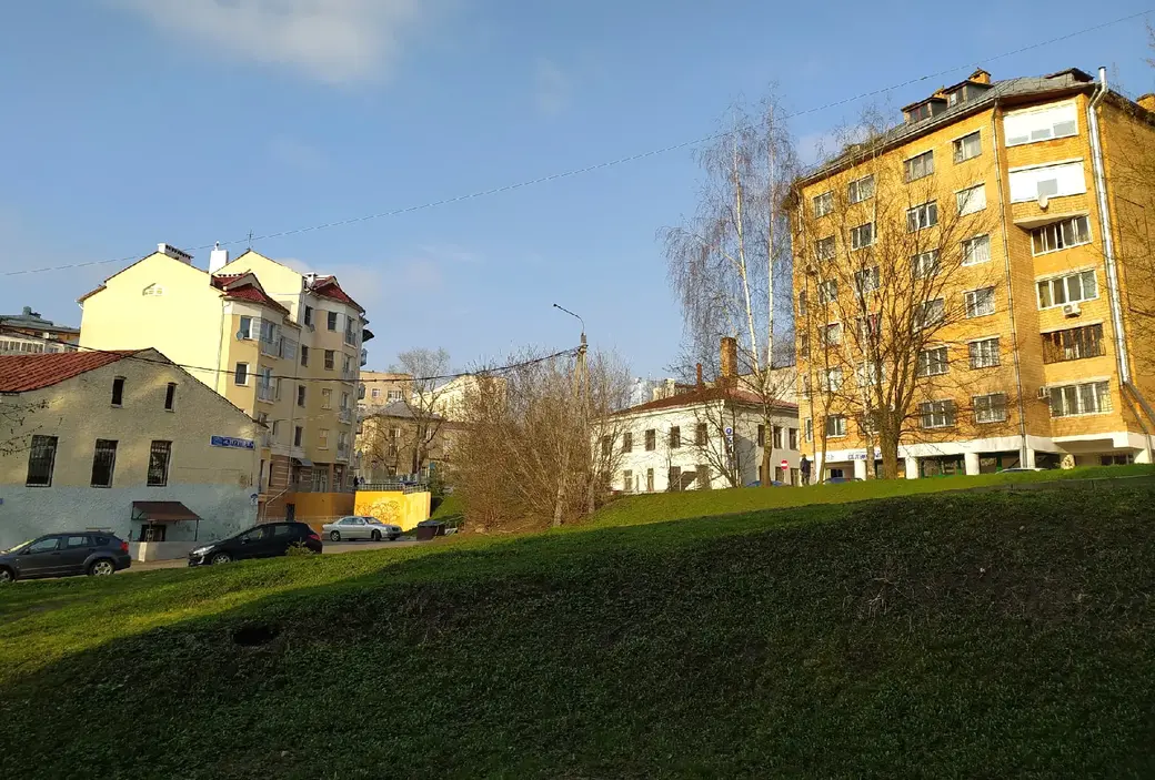 Могилев – город на холмах. Конец апреля 2022 г., ул. Дзержинского