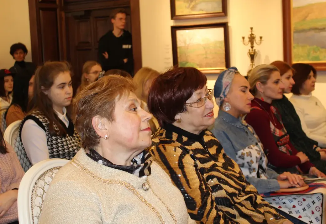 В день открытия выставки «Чайка». Могилев, музей Бялыницкого-Бирули. Апрель 2022 год.