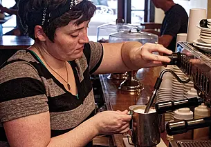 Банщик, бариста и не только. В Беларуси официально утвердили четыре новые профессии