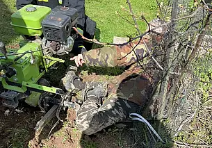 Ногу могилевчанина зажало в мотокультиваторе. Помогли спасатели МЧС