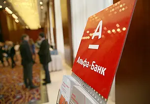 Альфа-Банк предупреждает о возможных проблемах с картами из-за западных санкций