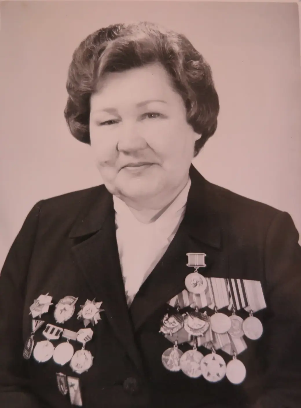 За годы войны Анна Мишина совершила 675 боевых вылетов, награждена орденами и медалями