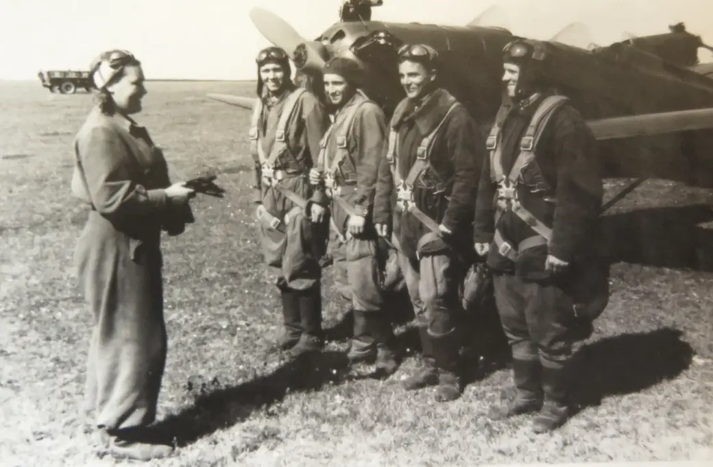 Наша героиня летала сама и учила летать других