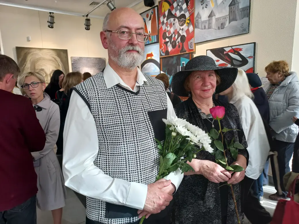 Арт-проект Ленины Сиваковой и Юрия Нестерука «Камунiкацыi». Авторы дружат уже 41 год. Выставочный зал музея истории Могилева, 5 мая 2022 года.