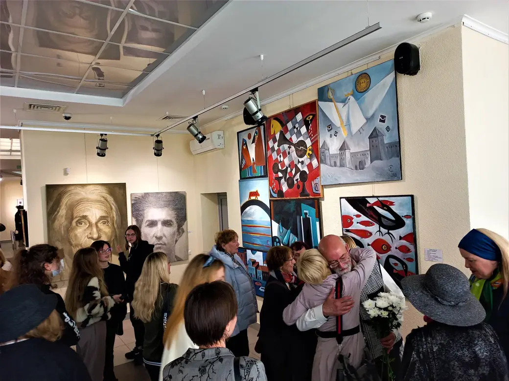 Арт-проект Ленины Сиваковой и Юрия Нестерука «Камунiкацыi». Выставочный зал музея истории Могилева, 5 мая 2022 года.