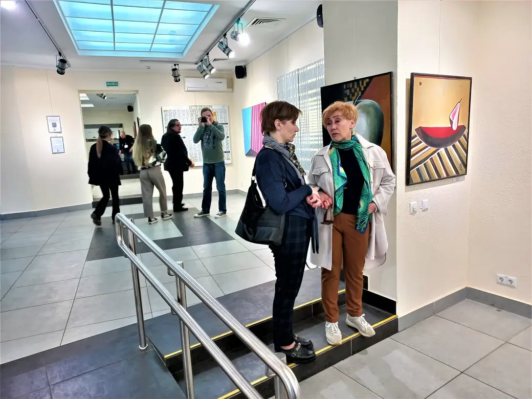 Арт-проект Ленины Сиваковой и Юрия Нестерука «Камунiкацыi». Выставочный зал музея истории Могилева, 5 мая 2022 года.