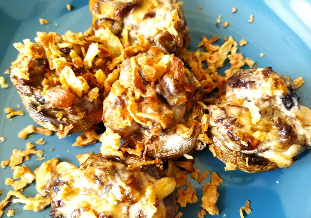 Фаршированные шампиньоны. Третий фестиваль «Гастрофест». Ресторанно-гостиничный комплекс Level 11, Могилев, Буйничи, май 2022 года.