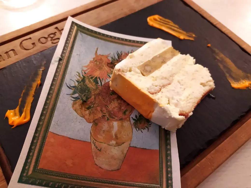 Торт "Манго-банан" от кафе-бистро "Ван Гог" для кулинарного фестиваля "Гастрофест". Могилев, май 2022 года.