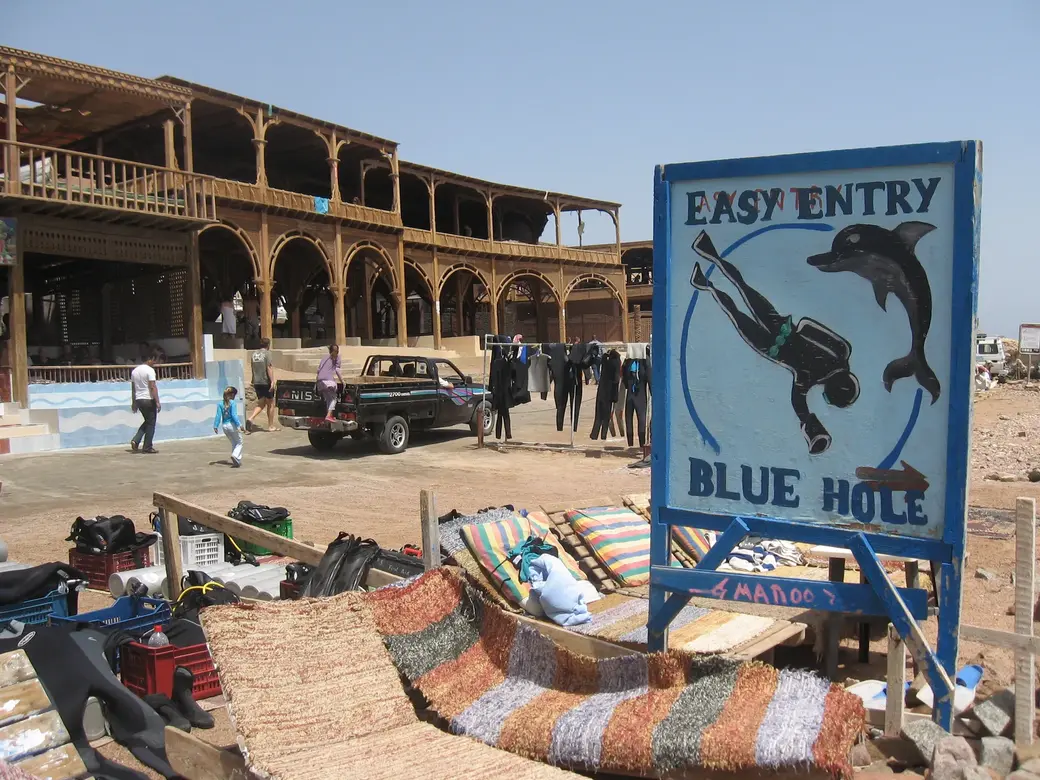 В двух шагах от Блю Холл.