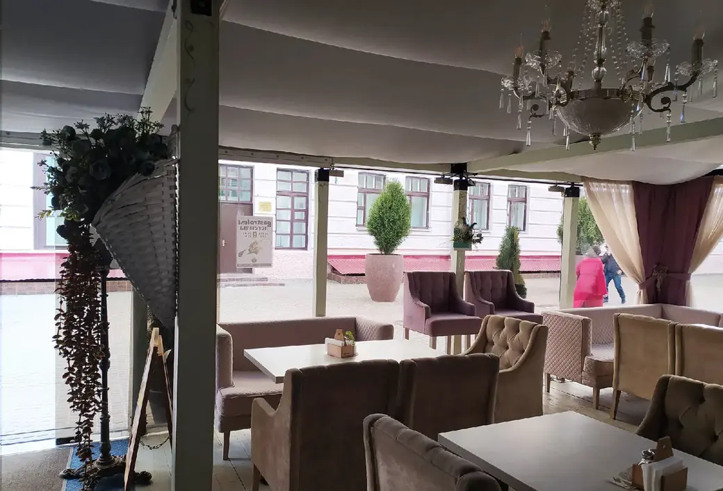 Кафе-бистро "Ван Гог". Могилев, май 2022 года.