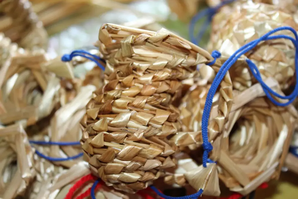 Кувшин желаний. Мастерица его сделавшая рассказала, что такой кувшин исполняет самые заветные желания. Для этого необходимо его повесить у себя дома, а внутрь спрятать