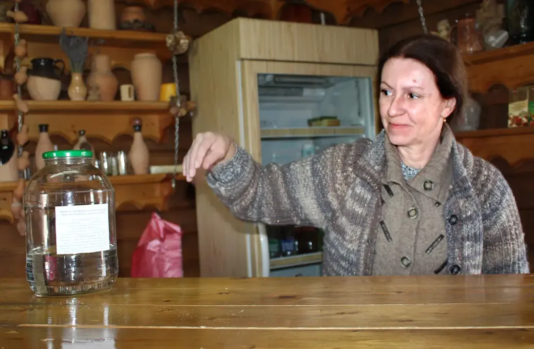 Самогон, приготовленный по старинному рецепту, здесь можно попробовать. Город мастеров. Буйничи. Могилев. Май 2022 год.