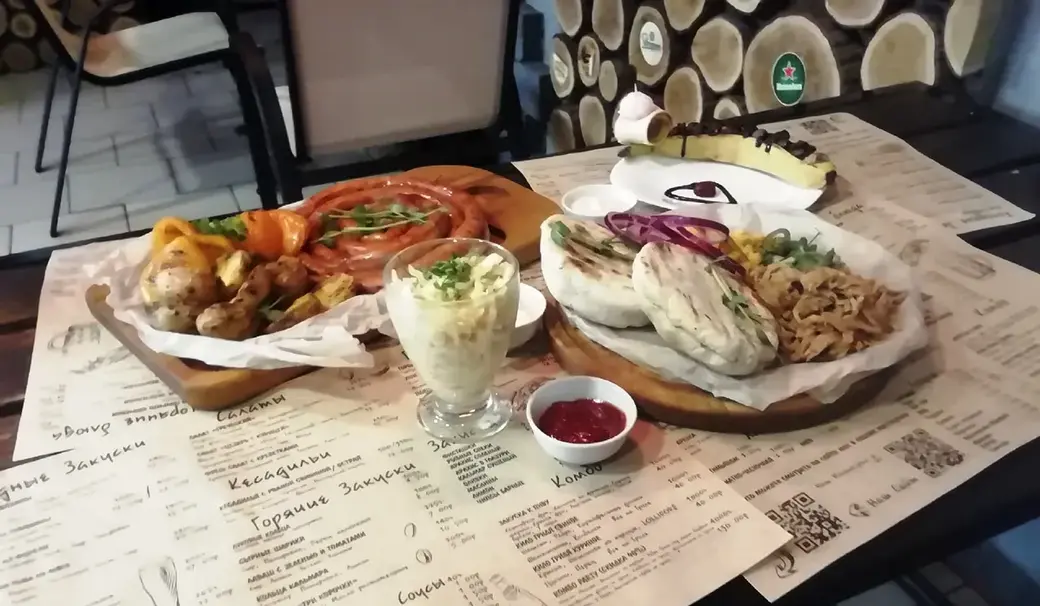 Гастрофест. Могилев. Май 2022 года. Бар Пивной Дом. Вкусно! Много! Советую!