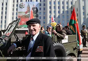 Марш воинских частей и шествие-парад открыли торжества на День Победы в Могилеве