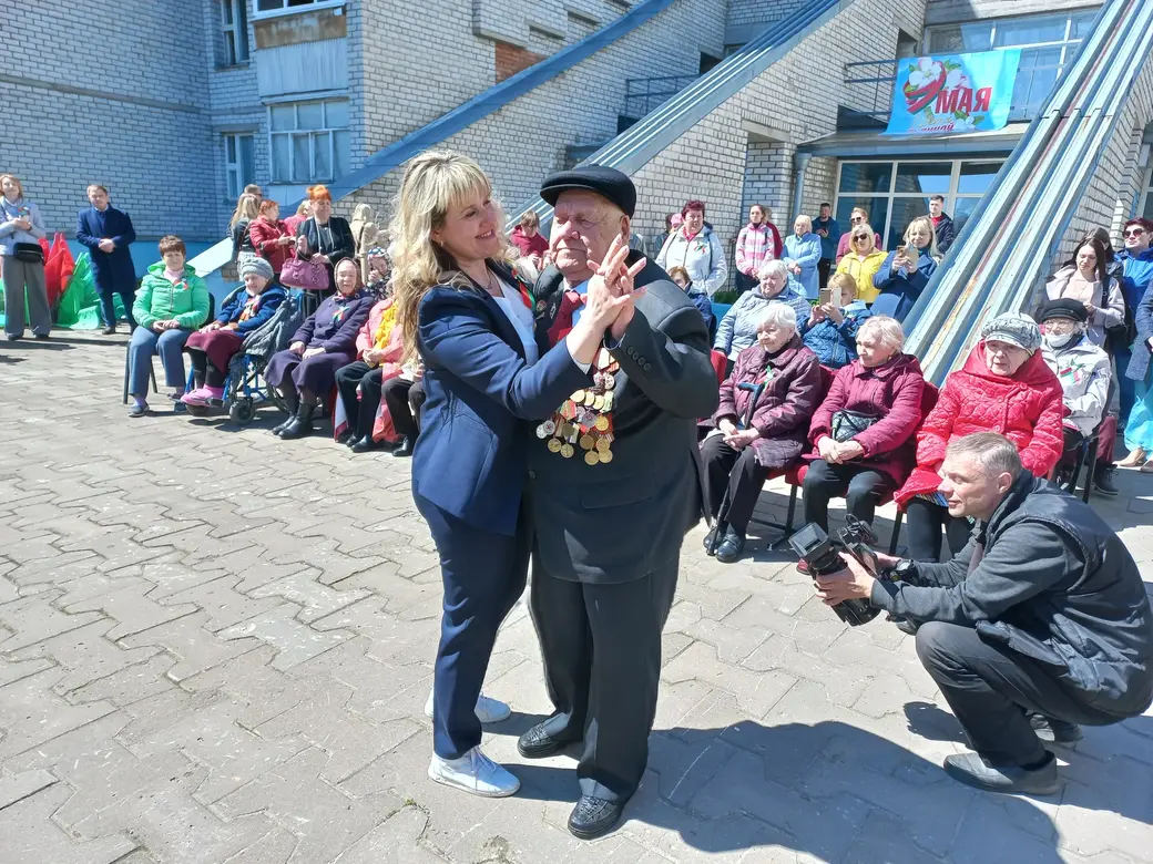 Могилев, площадка возле специального дома для ветеранов, престарелых и инвалидов, 9 мая 2022 года.