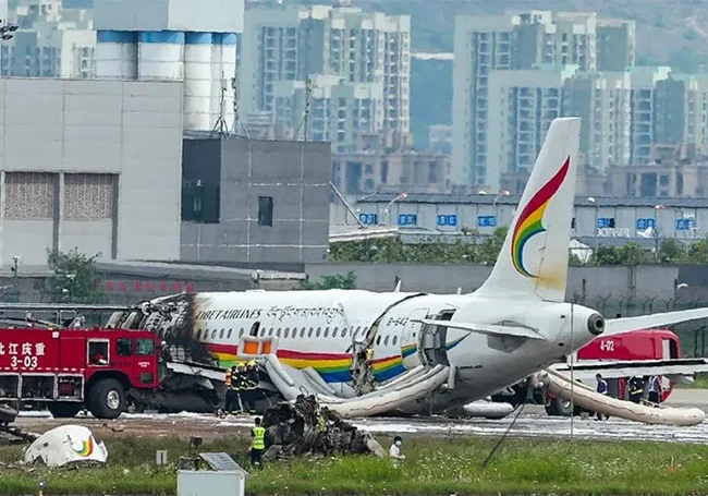 В Китае загорелся самолет Tibet Airlines с пассажирами на борту