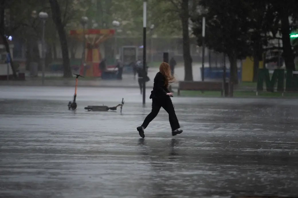 12.05.2022 г. Могилев, центр города, улица Первомайская. Во время бури