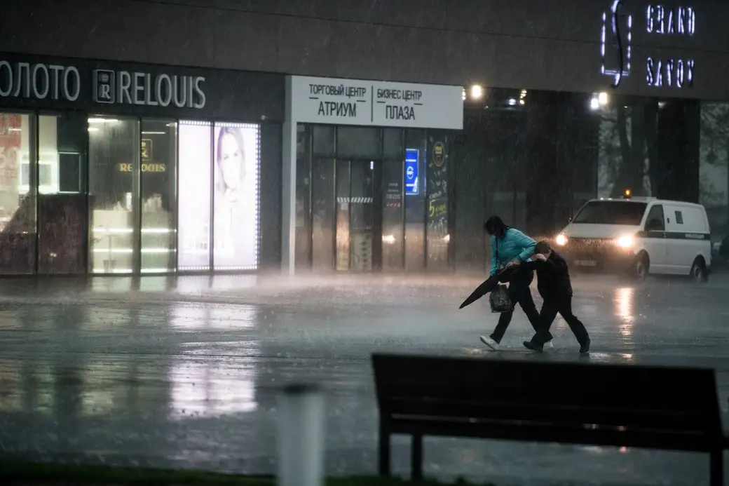 12.05.2022 г. Могилев, центр города, улица Первомайская. Во время бури