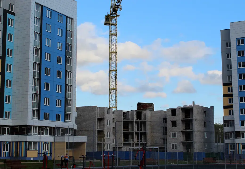 Май 2022 год. Новый микрорайон Могилева Спутник-2. Строительство домов продолжается