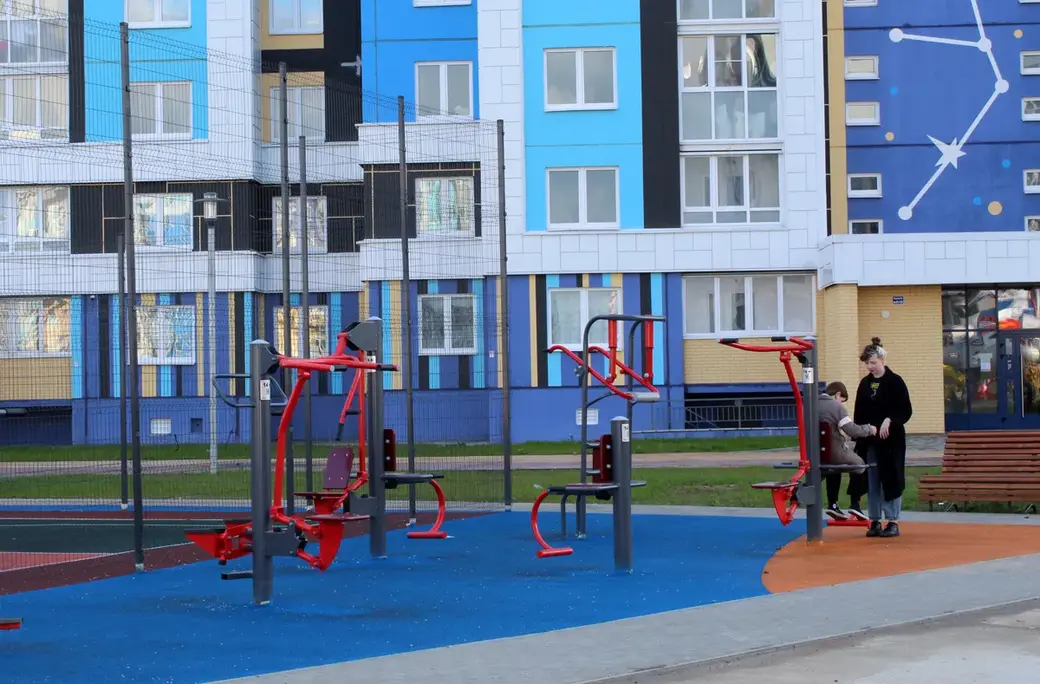 Май 2022 год. Новый микрорайон Могилева Спутник-2. Уличные тренажеры