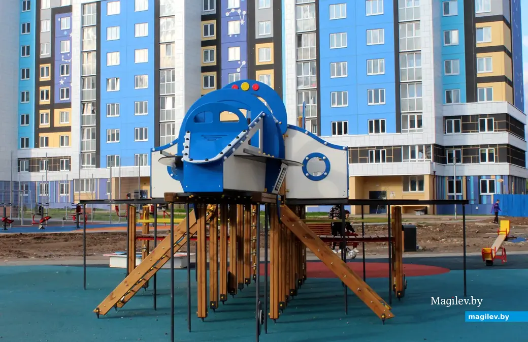 Май 2022 г. Могилев, Спутник-2. Детская площадка.