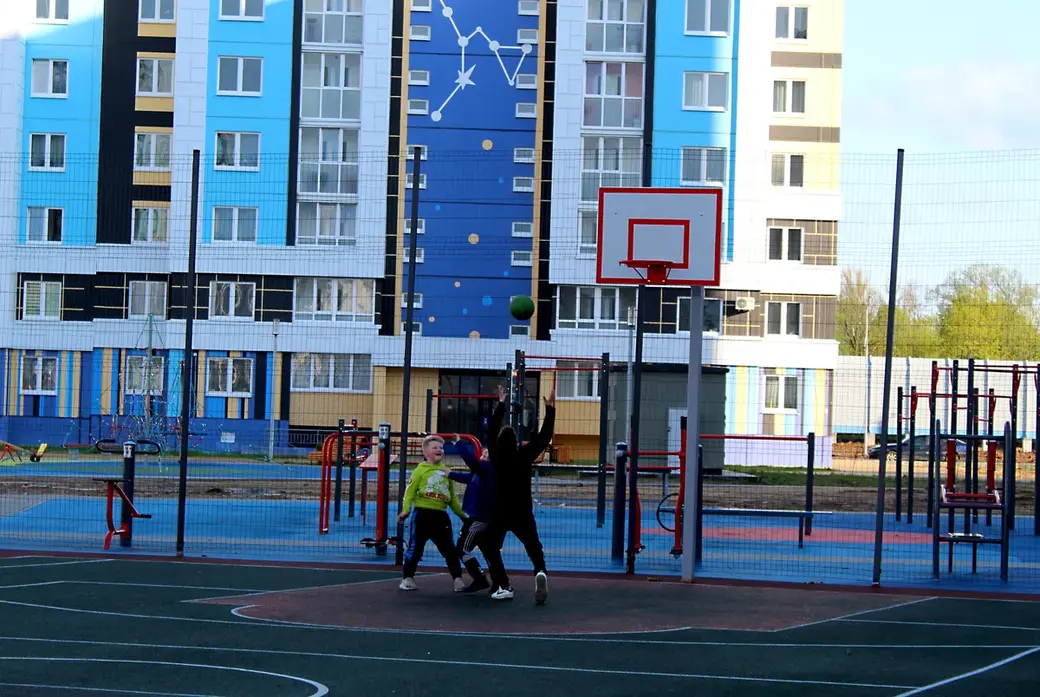 Май 2022 год. Новый микрорайон Могилева Спутник-2. Спортивная площадка
