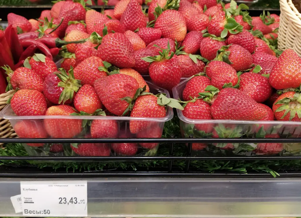 13.05.2022 г. Первая клубника в Могилеве. Торговый центр Грин по улице Островского