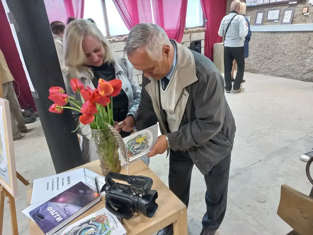 Автограф автора. Галерея Андрея Воробьева, 13 мая 2022 года.