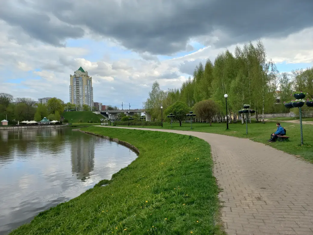 Однажды в Могилеве. Одинокий старик на берегу Дубровенки, или Прозаическая  баллада о старых наушниках | magilev.by