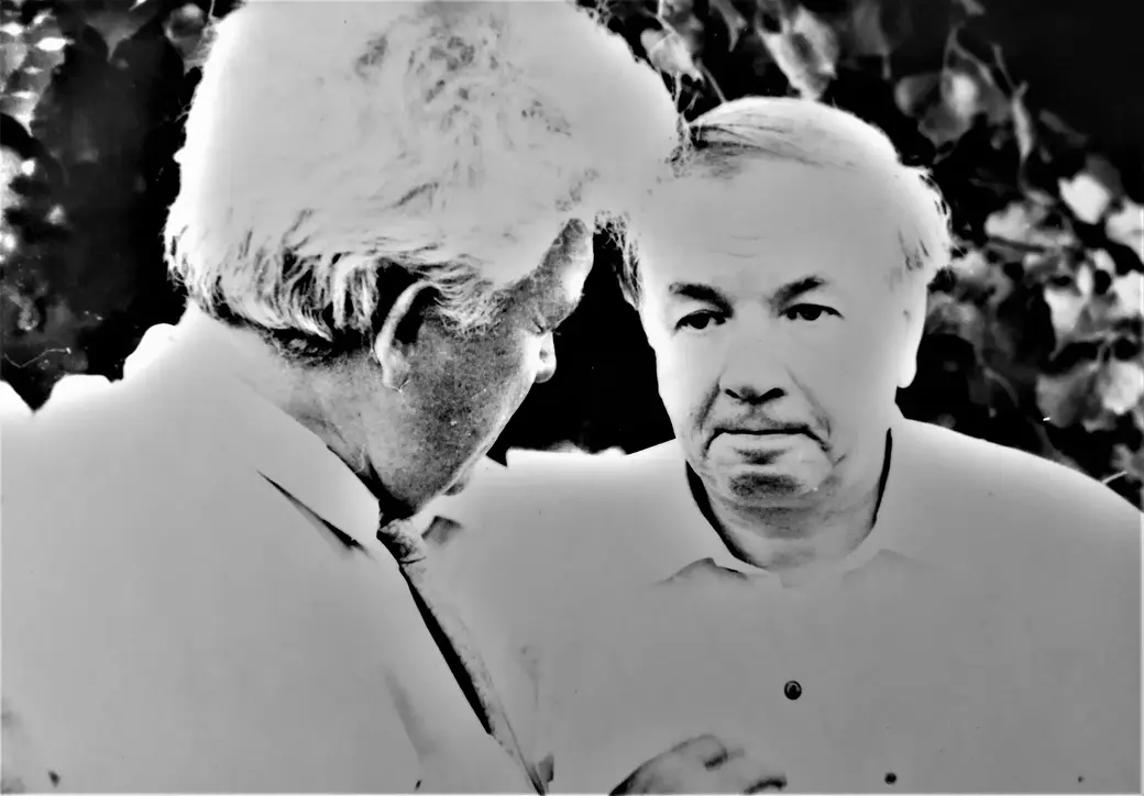 Журналист Виктор Юшкевич и поэт Андрей Вознесенский. Могилев, конец 1980-х годов.