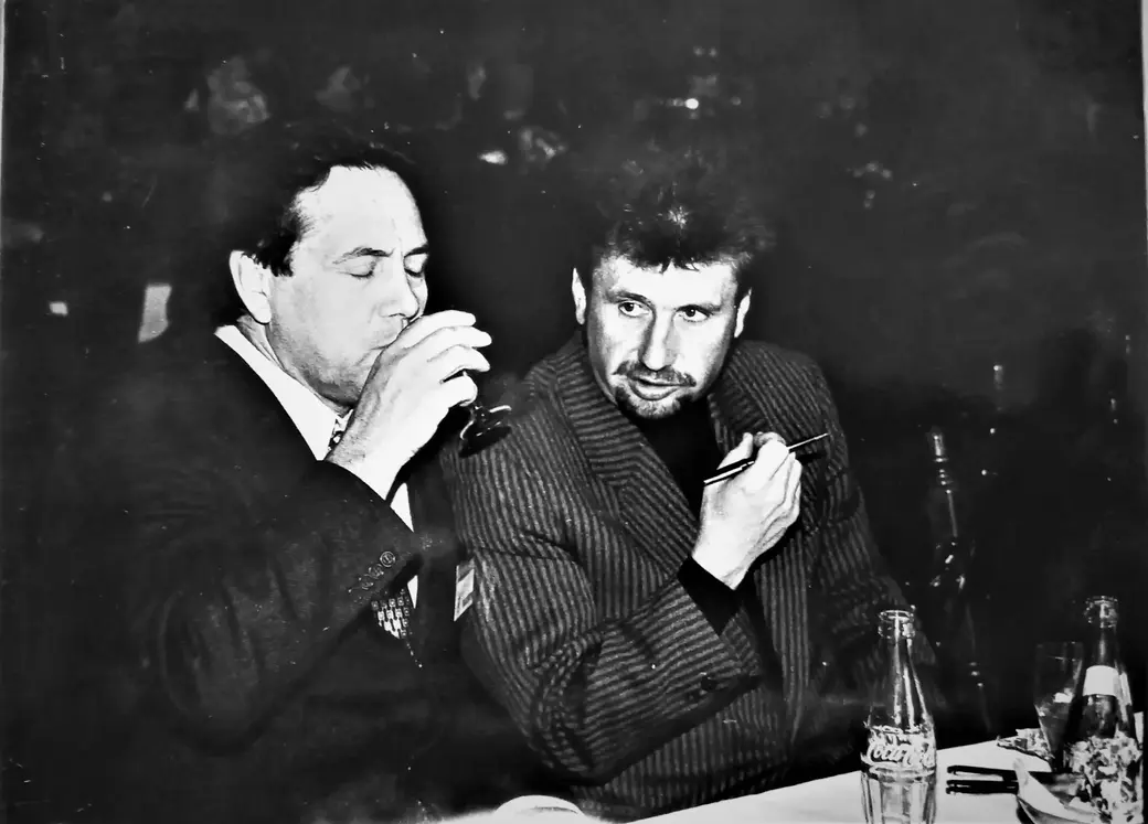 Ренат Ибрагимов и автор этого материала в ресторане гостиницы «Могилев», 1998 год.