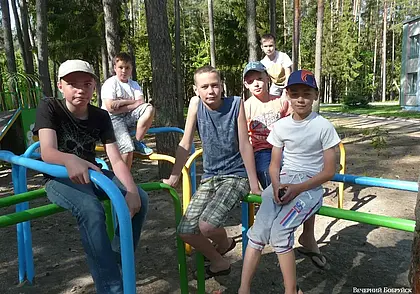 Стало известно, во сколько этим летом обойдется путевка в детский лагерь