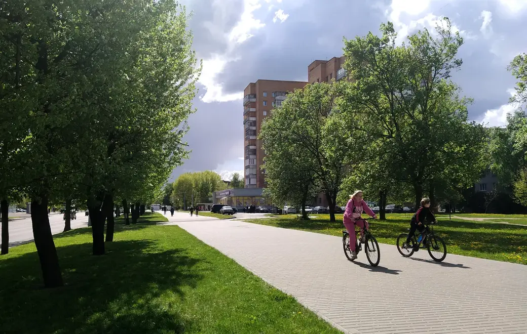 Цветущая улица Островского. Могилев, май 2022 год.