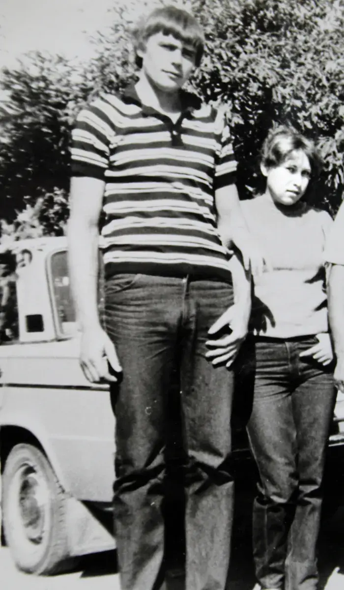 С двоюродным братом. Середина 80-х прошлого века. Фото из семейного альбома.