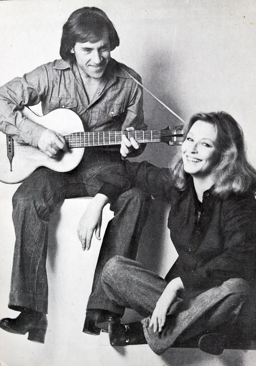 Владимир Высоцкий и Марина Влади – кумиры советской молодежи. Им подражали особенно в одежде.