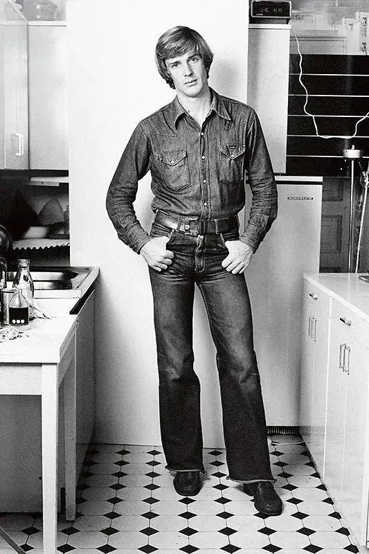 Александр Абдулов – еще один кумир советской молодежи. Парни даже прическу носили такую, как у него.