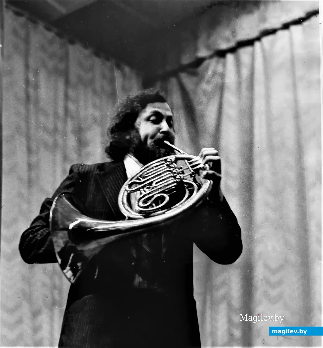 Владимир Браиловский на сцене Могилевского музыкального училища. Могилев, 1980-е годы.