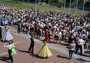 Выпускники Могилева станцуют вальс на площади Славы